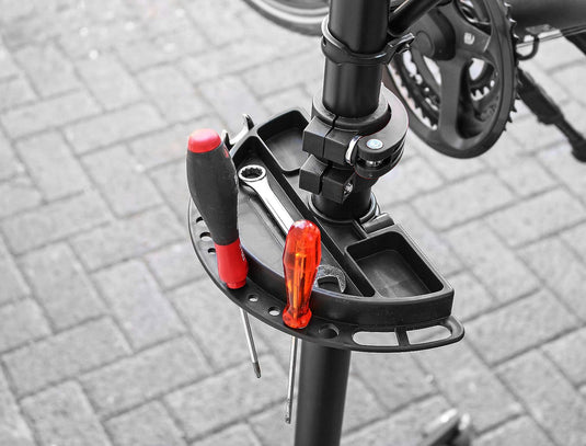 Hikemeister ® Fiets ophangsysteem - fiets reparatiestandaard Montagestandaard - Tot 35 kg - Fietsreparatie Ebike - MTB -alle fietsen - Incl. Stuurhouder - Zwart - magneetbak